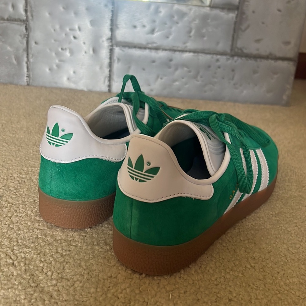 NEW Adidas Gazelle ‘court green gum’ suede sneakers SIZE 8.5-9 Women’s - Picture 3 of 3